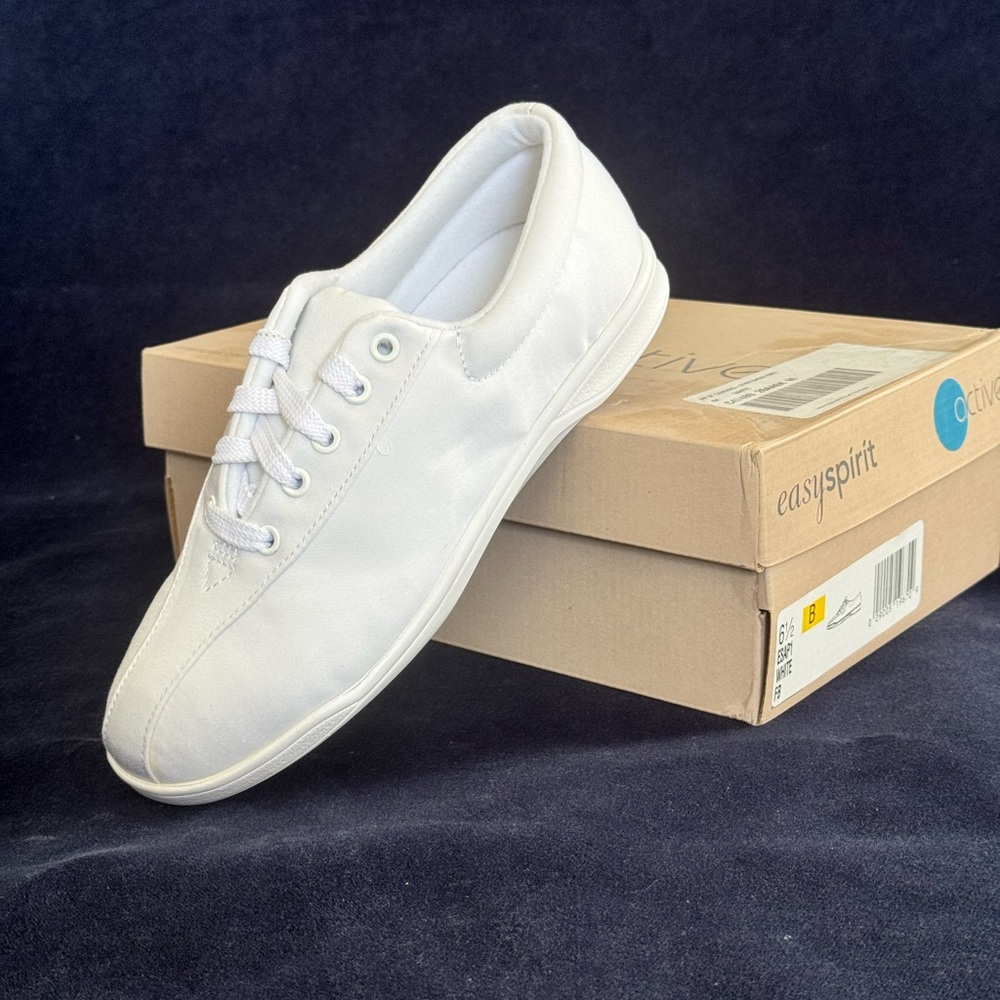 Easy Spirit White Canvas Sneakers—New in box! vintage style